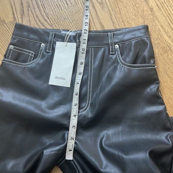 BERSHKA HIGH RISE NWT FAUX‎ LEATHER DAD PANTS WITH CONTRAST SIZE M - Picture 9 of 12